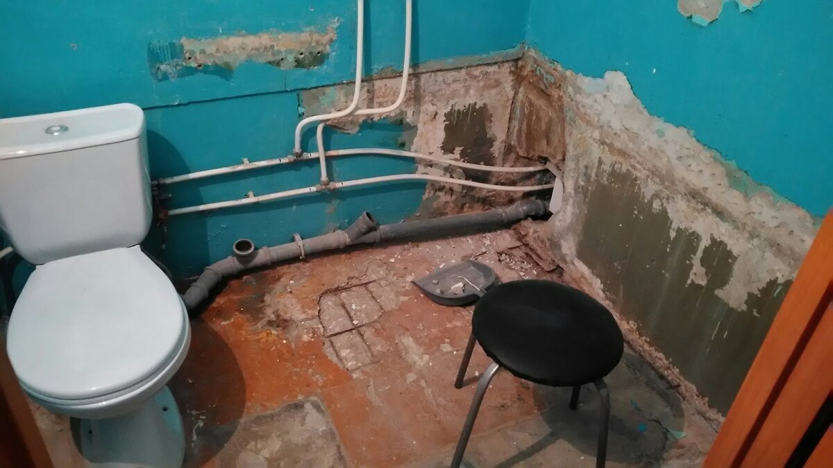Самостоятельный ремонт в ванной 1,5 на 1,8 м в ленинградке без денег. Фото До/После.