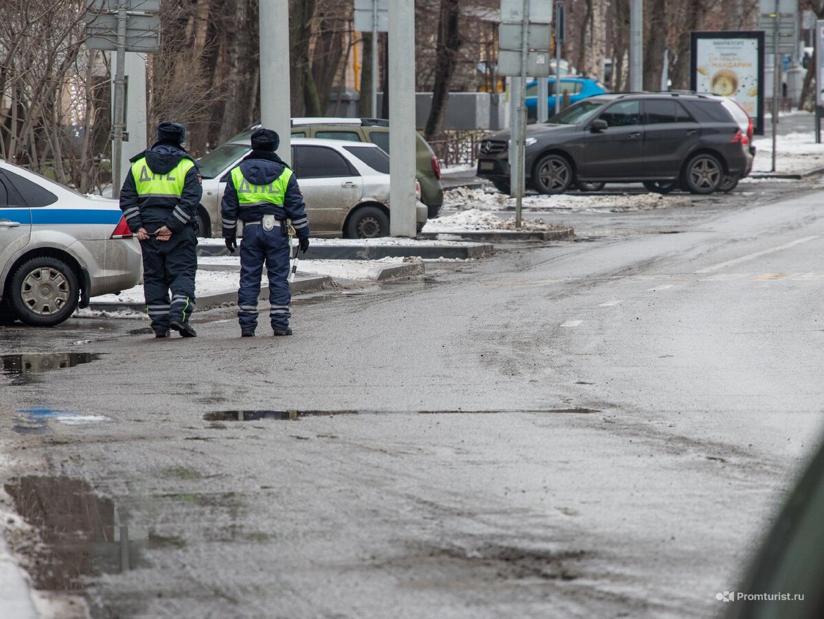 Водитель закрыл номер на авто, но всё равно попался инспектору ГИБДД ??‍♂️⛓