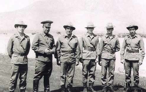 Б.Т. Керимбаев - второй слева