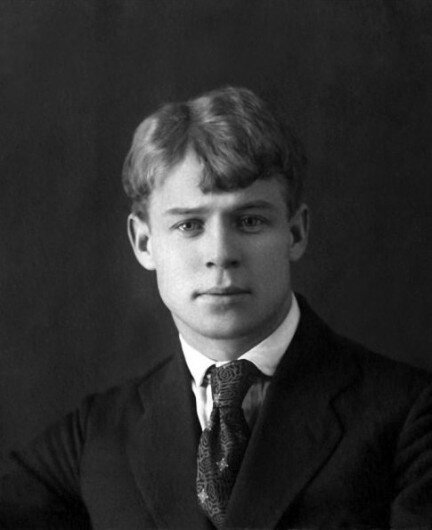 Родился - 3 октября 1895 

Константиново

Умер - 28 декабря 1925 Англетер, Санкт-Петербург