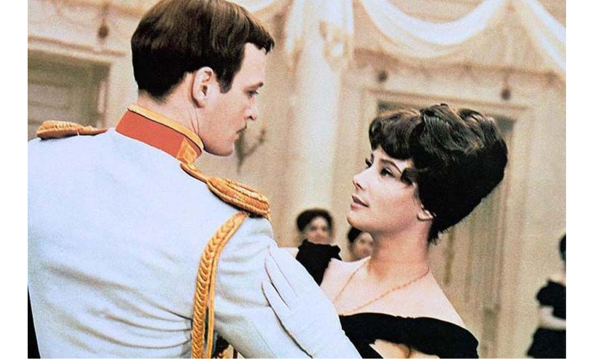 Здесь и далее кадры из фильма "Анна Каренина"