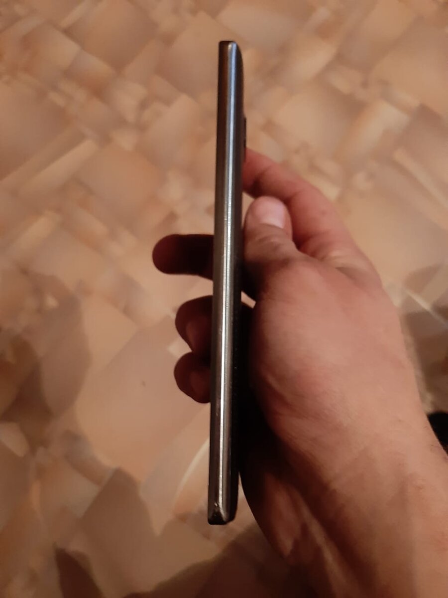 Как раз тот металл на боковых поверхностях 