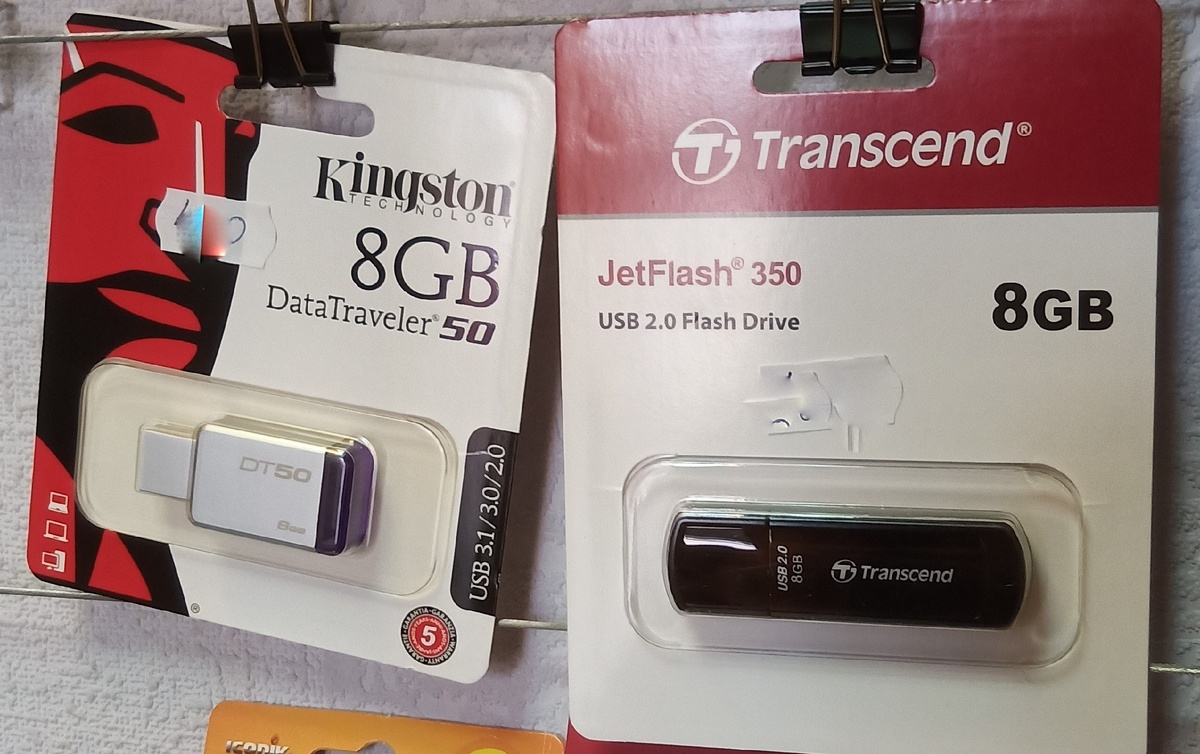 Еще пара флешек от Kingston и Transcend