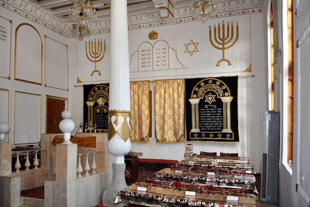 Синагога на улице Сарофон.