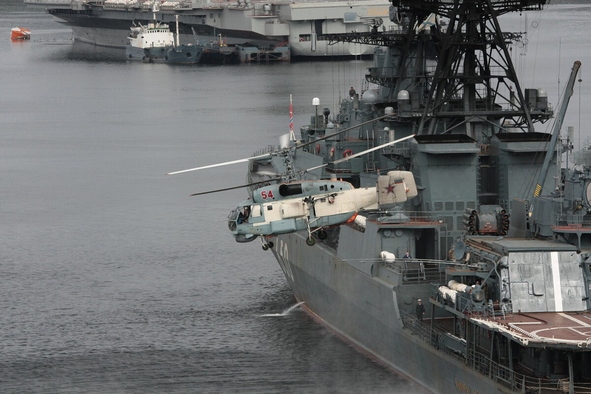 Взлет вертолета Ка-27 с палубы БПК "Адмирал Чабаненко". Источник: Яндекс.Картинки