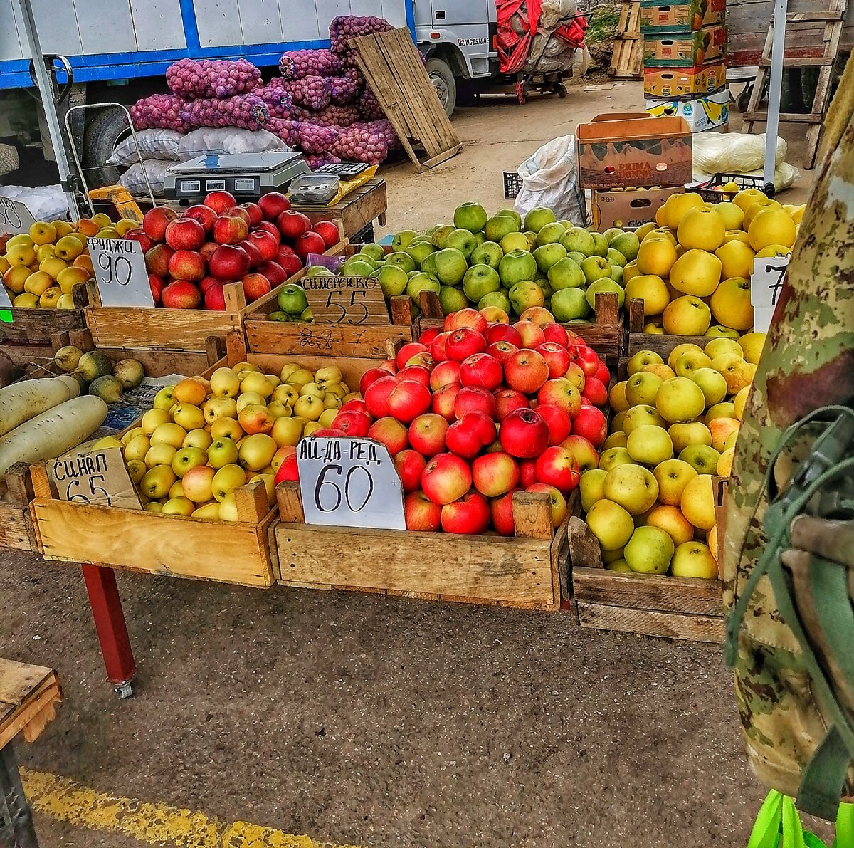 вещевой рынок волгоград. рынок классик товары. рынок в киеве. рынок тут рынок там. овощной рынок в стамбуле.
