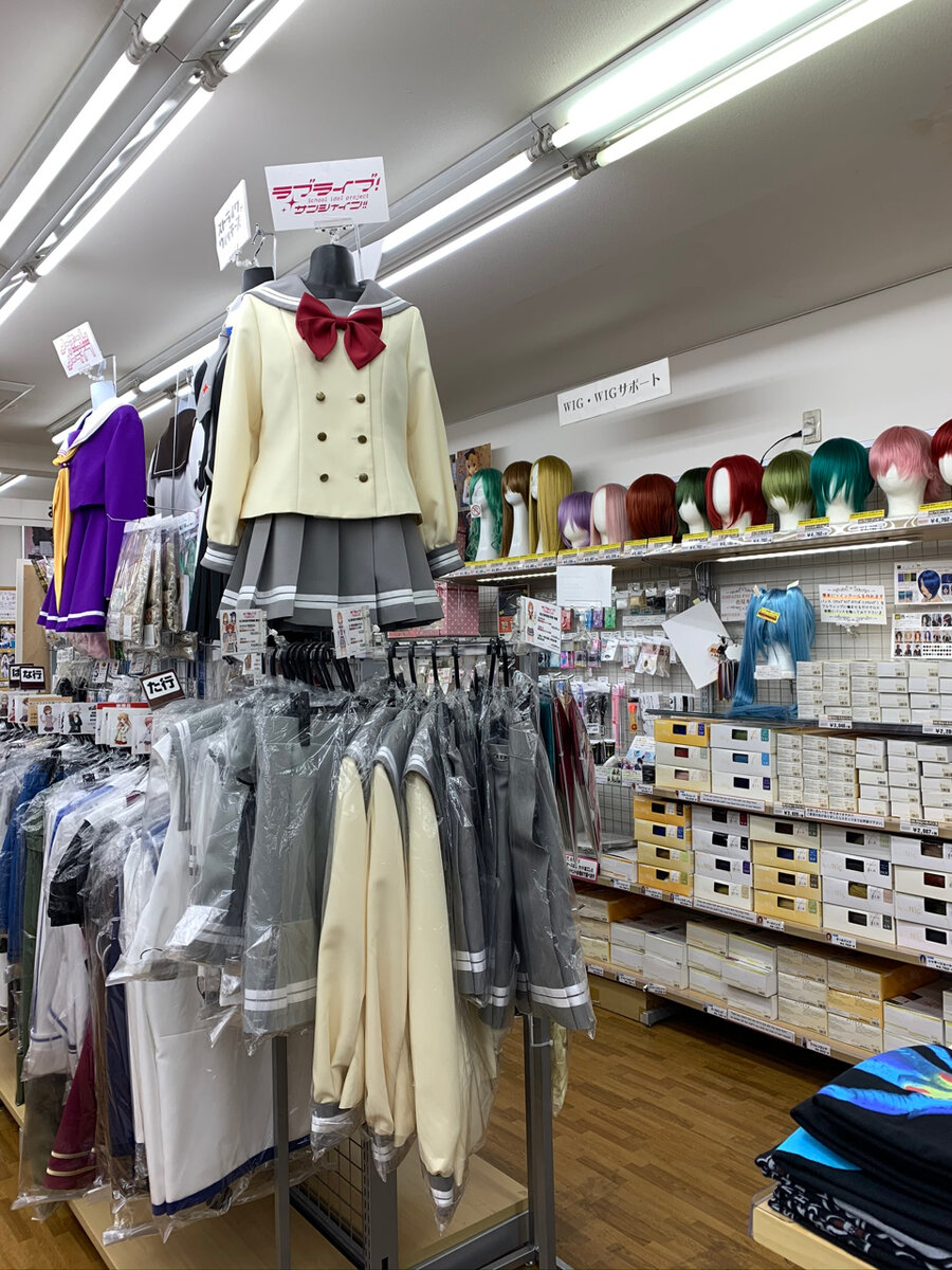 Костюмы для косплея в магазине в Осаке