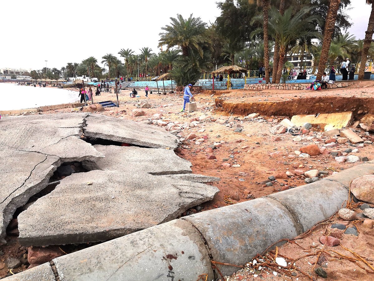 Последствия шторма в Акабе
