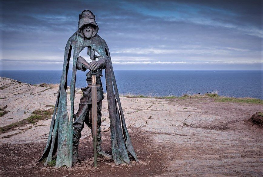 Статуя Короля Артура в Тинтагеле 