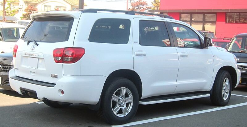 взято с https://upload.wikimedia.org/wikipedia/commons/thumb/1/12/Toyota_Sequoia_SR5_rear.jpg/800px-Toyota_Sequoia_SR5_rear.jpg