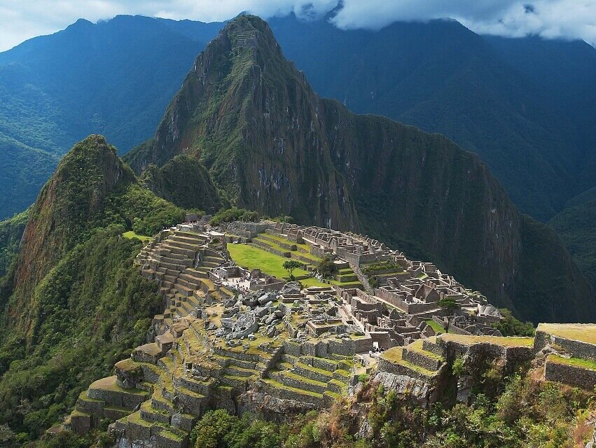 Подлинное название памятника индейской архитектуры осталось загадкой – оно исчезло вместе с его обитателями. Любопытный факт: местные жители были осведомлены о существовании «затерянного города Инков» задолго до его официального открытия, однако тщательно берегли тайну от чужеземцев. 