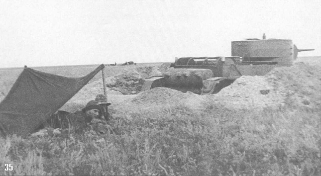 Даже из устаревших танков можно построить  хорошую оборону. Стой в окопе - стреляй как в тире!