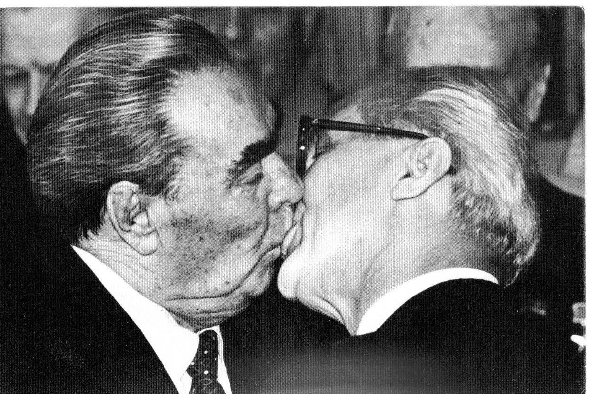Брошь Поцелуй Брежнева женская бижутерия