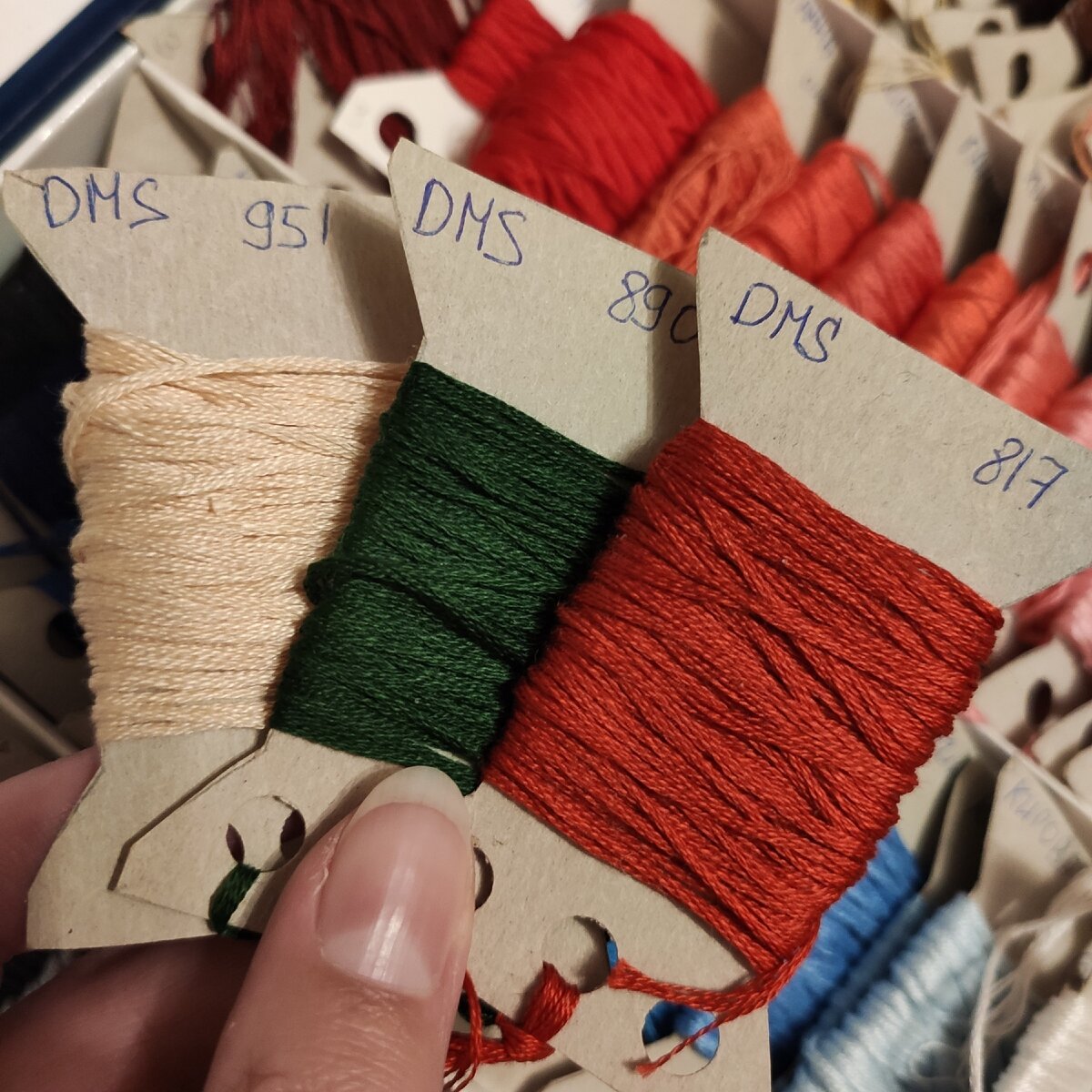 Несколько мулине фирмы DMC