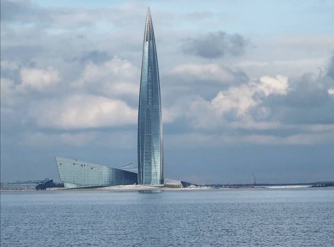 Башня Газпрма в Лахте если честно, то впечатляет, хотя многим в Питере она не нравится . Необыкновенная высота - 462 метра   @ Виктор Тарасов