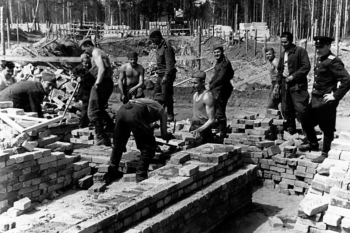 Середина 50-х годов. Закладка первых жилых домов по улице 40 лет Октября. Фотография из открытых источников