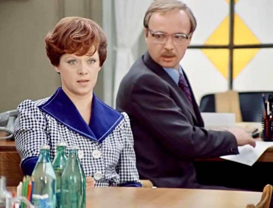 Кадр из фильма "Служебный роман"