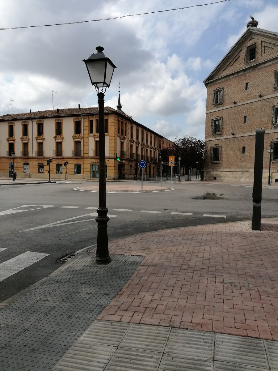 Пустые улицы.Алькала-де-Энарес. март2020