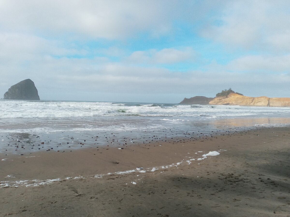 Волны прибоя слышны за несколько километров от берега