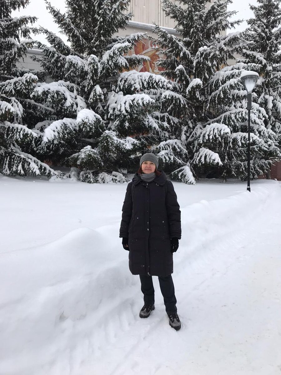 Зима 2019-2020 года. На прогулке по Барнаулу. Автор здесь в весе 64 кг
