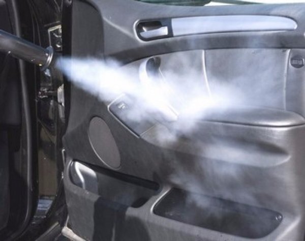 Чистка салона паром.