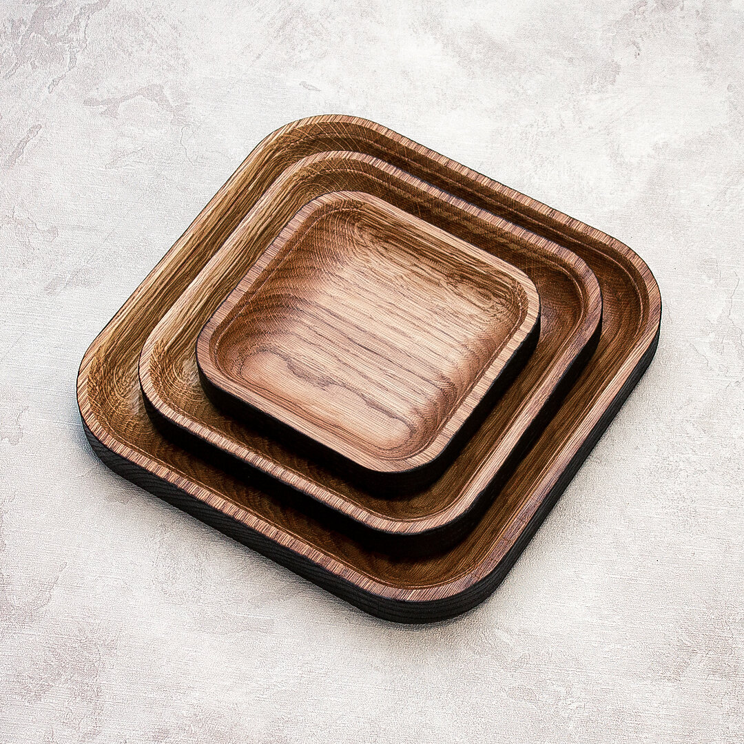 Комплект дубовых тарелок