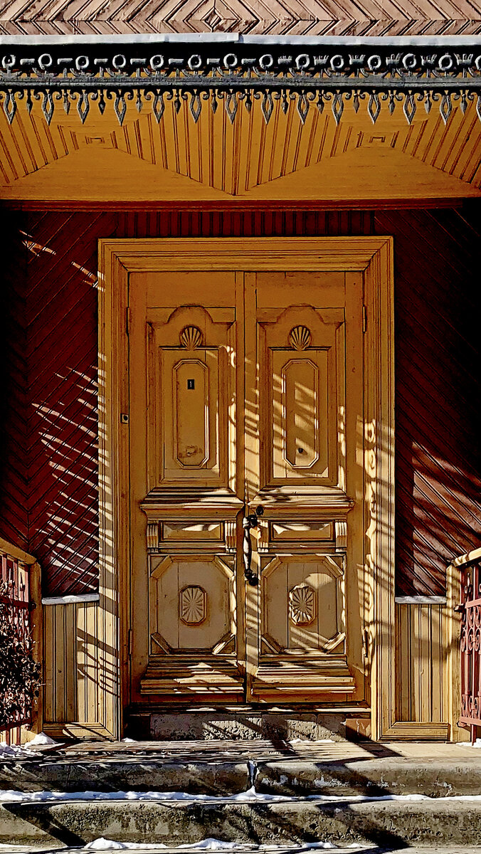 Входная дверь.