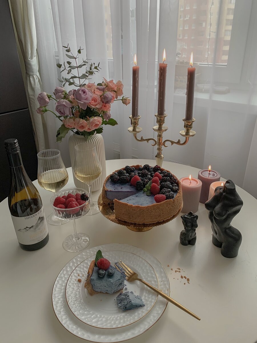 Высокие свечи — это очень романтично!