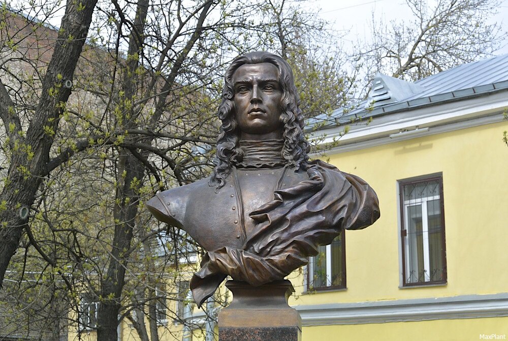 Памятник Антону Девиеру в Петербурге