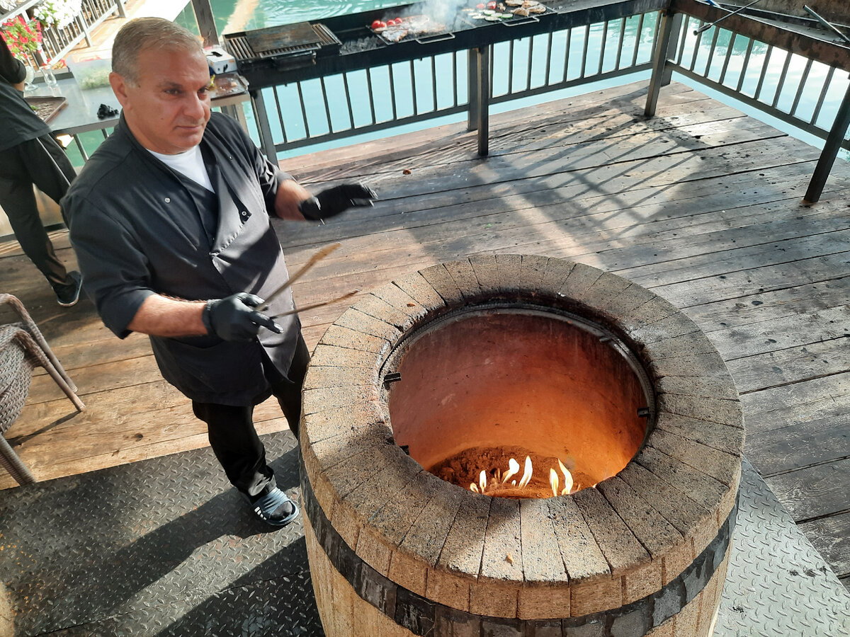 Кафе в Граврыбе.