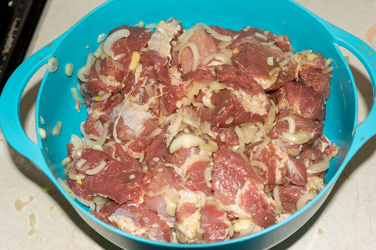 Как и сколько можно хранить маринованное мясо для шашлыка (фото)