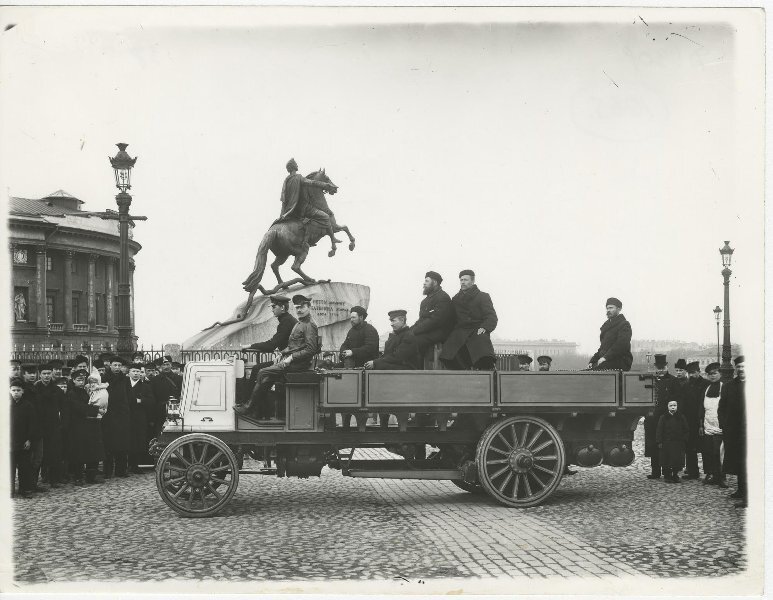 Испытание мотора на Сенатской площади. Карл Булла, 1901 год, г. Санкт-Петербург, Сенатская пл., МАММ/МДФ. 