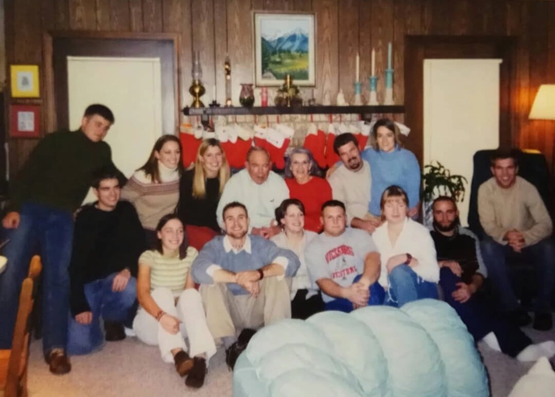 2003. США, Индиана. Семейное сборище по случаю Рождества. 