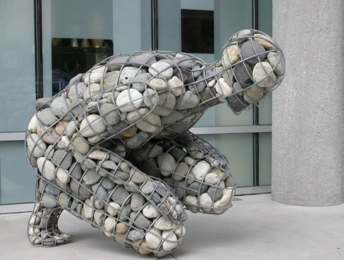 Любопытная инсталляция на тему камней.