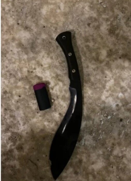 Нож, которым ударили девушку // РИА новости
