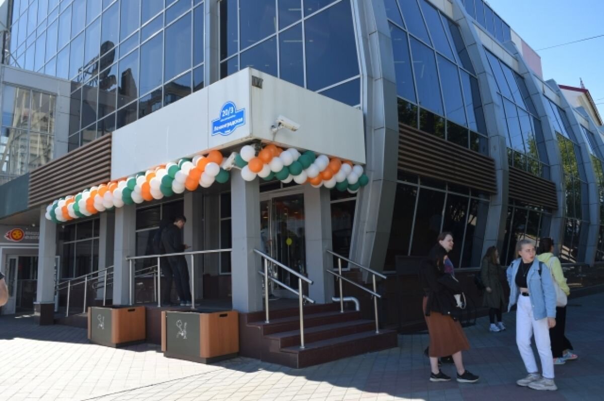 Вкусно и точка мурманск адреса. Рестораны быстрого питания в сша. Мурманск молл вкусно и точка. Макдональдс мурманск волна. Фудкорт мурманск мол.