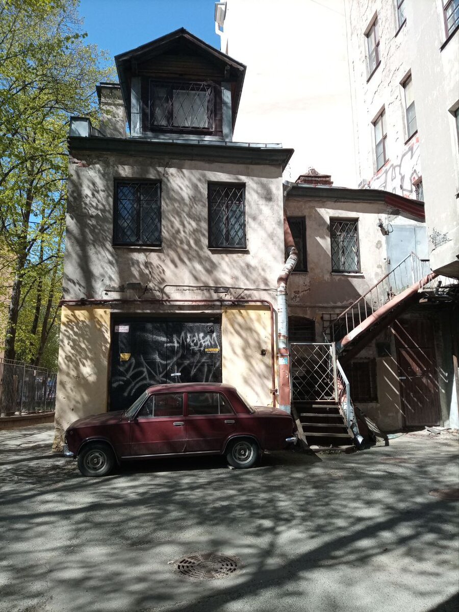 Атмосферные дворы Петроградской стороны