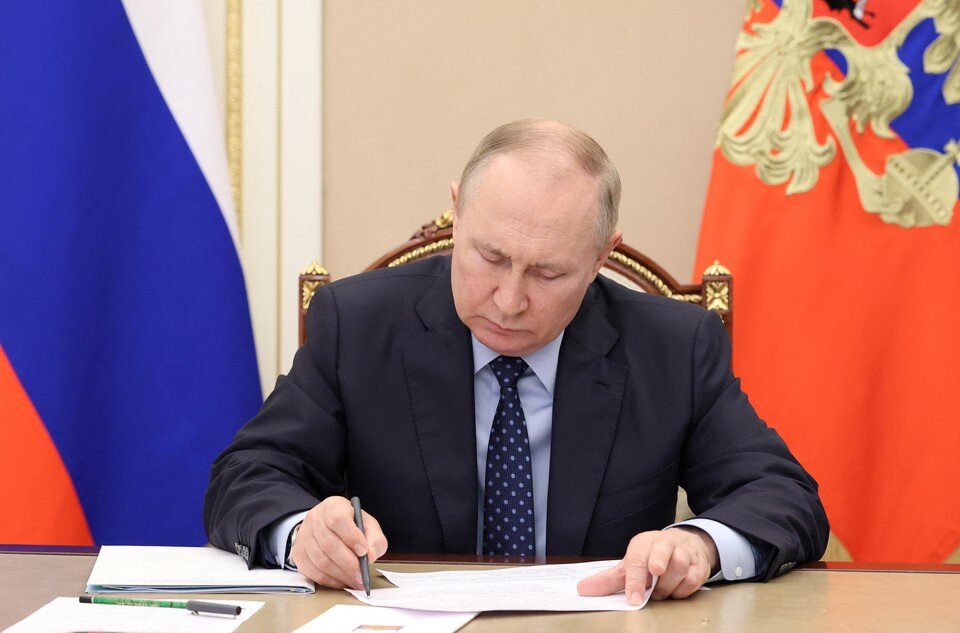    Путин ввел уголовную ответственность за призывы к действиям против безопасности России  REUTERS