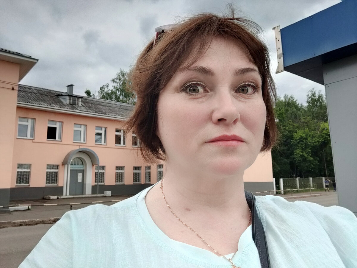 На улице очень душно. Обещают дождь.