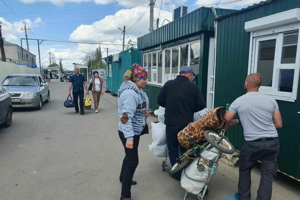     Сотни тысяч жителей Донбасса вынуждены были выехать на территорию России, спасаясь от боевых действий. Фото: ЛИЦ