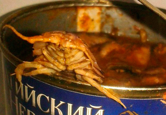 Почему ты кричишь? Я же просто пришёл пожелать приятного аппетита! 