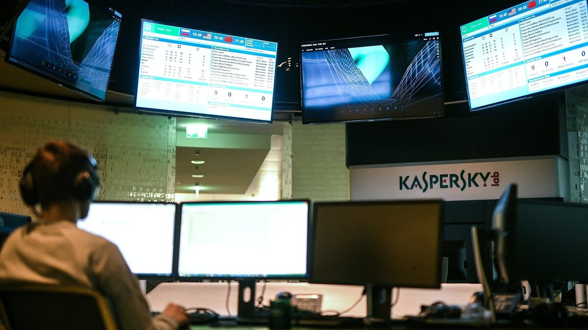    # Сотрудники во время работы в компании "Лаборатория Касперского" в Москве© РИА Новости . Владимир Астапкович