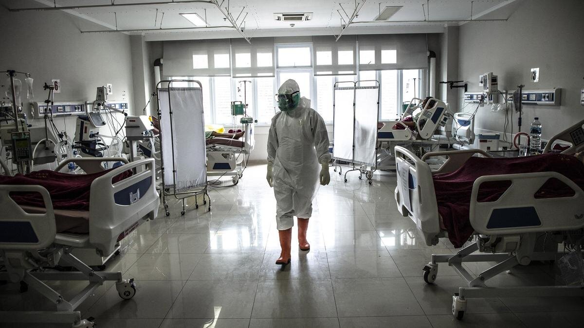    Врач зашел в палату:Aditya Aji / Contributor / Getty Images