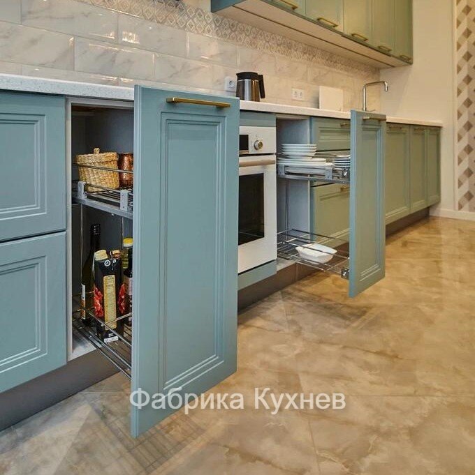 На фото работы, выполненные фабрикой Кухнев (листайте галерею)