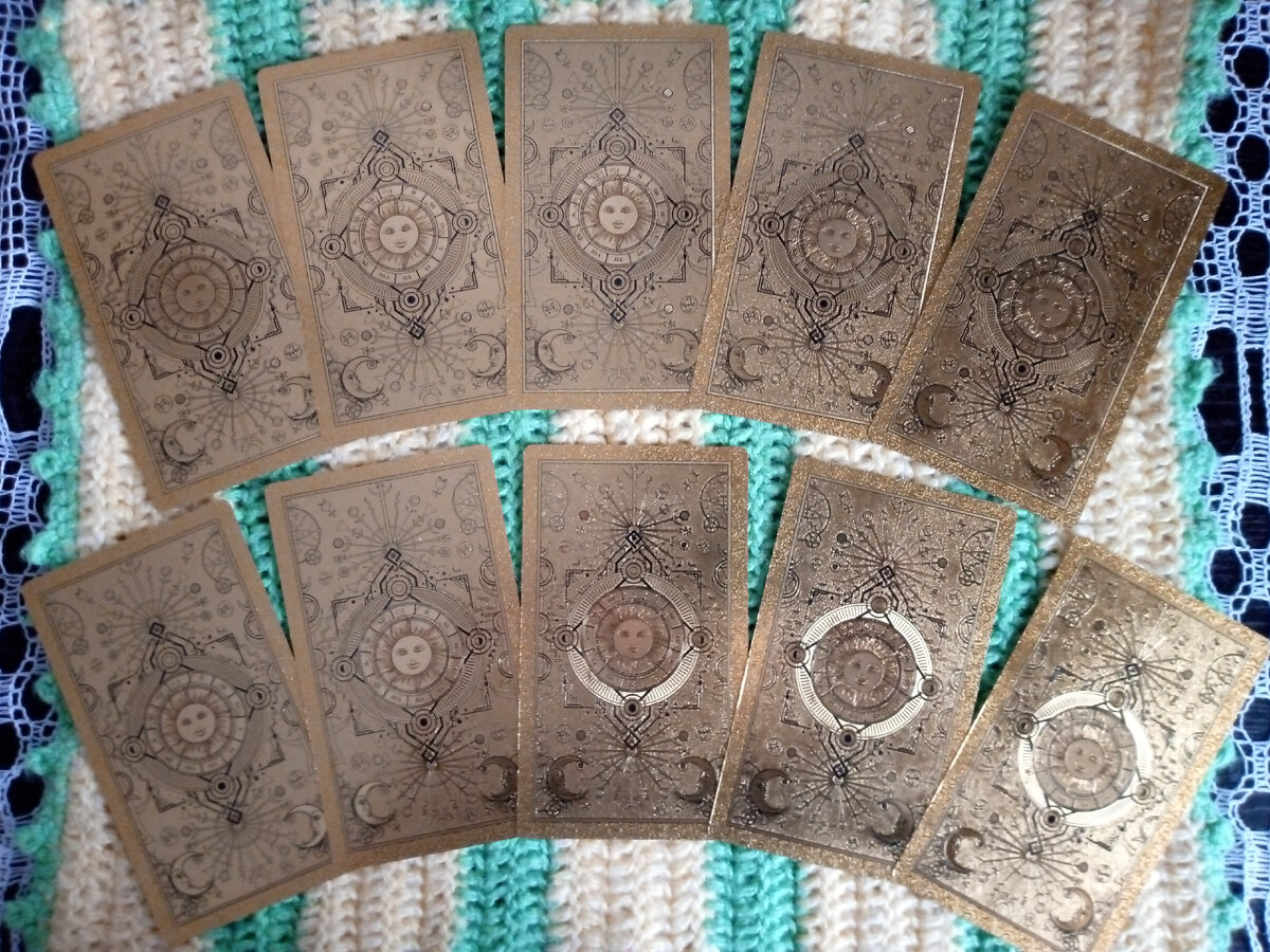 Десять закрытых вариантов прогноза. Выбирайте свой слева-направо - верхний ряд: позиции 1-5, нижний ряд: позиции 6-10. Фото автора