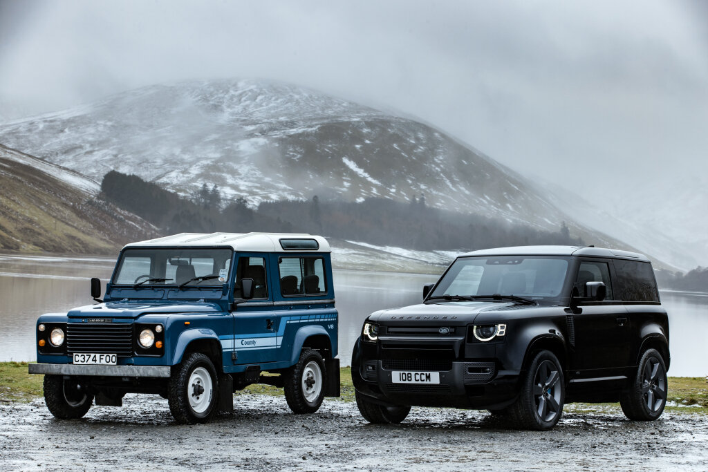 Старый и новый Land Rover Defender. Разница - очевидна