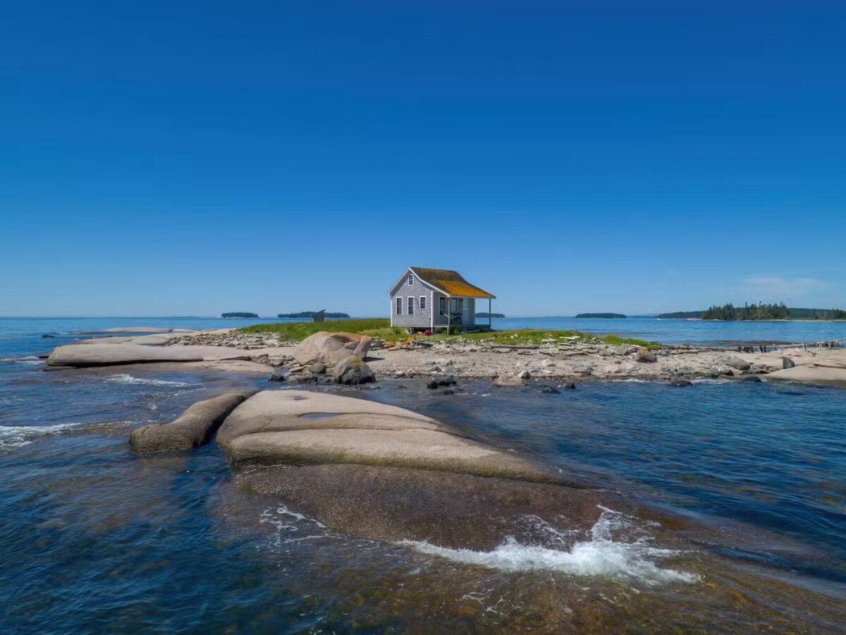 Такой вот домик на маленьком острове Duck Ledges