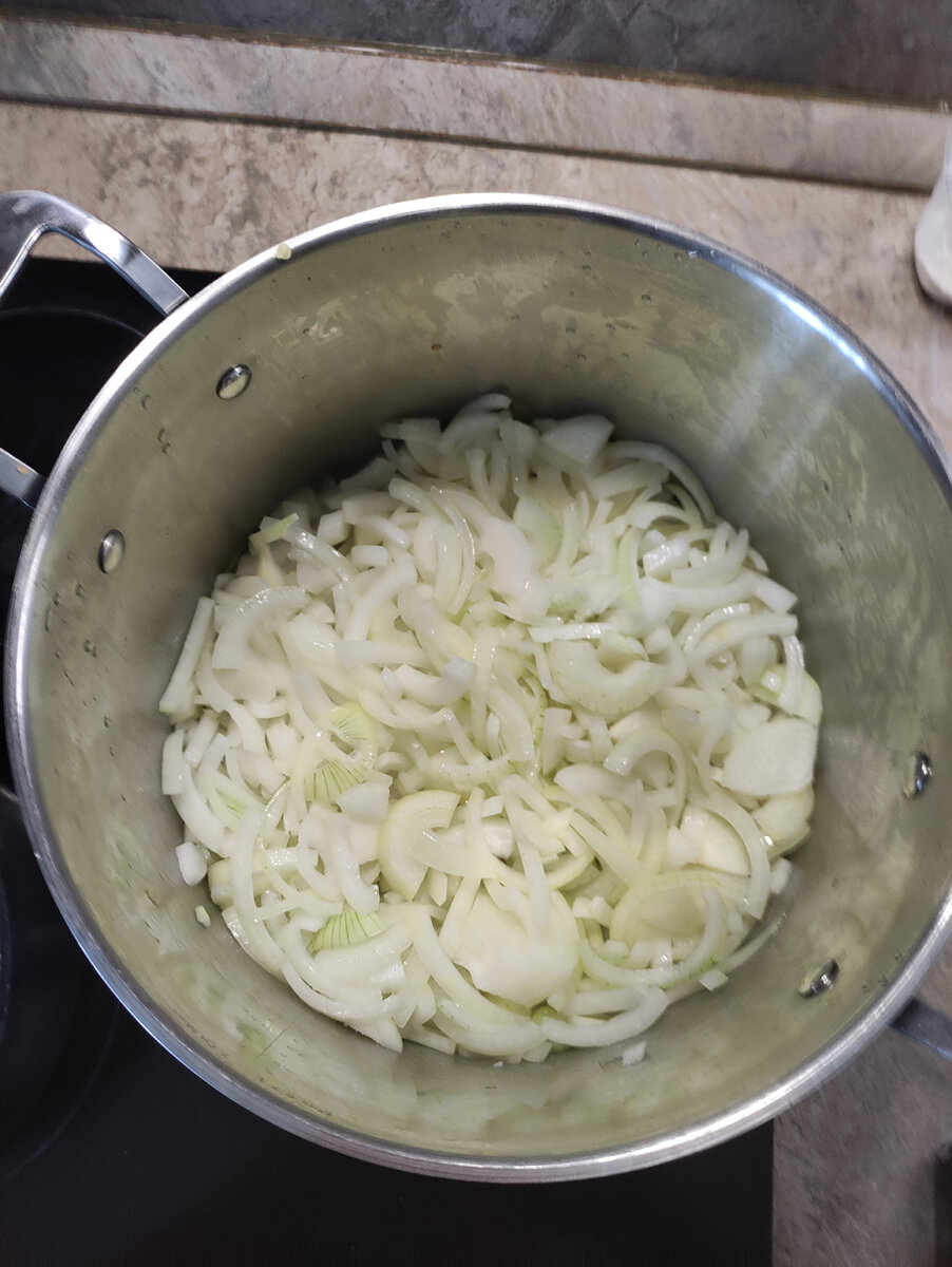 Обжариваем до выделения сока