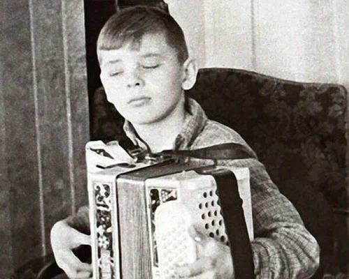 Юрий Антонов. Начало пути