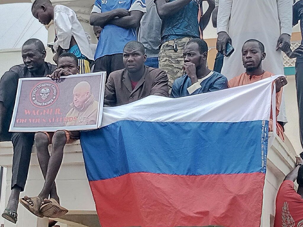    Тысячи нигерцев поддержали генерала Тчиани и потребовали пригласить ЧВК «Вагнер»